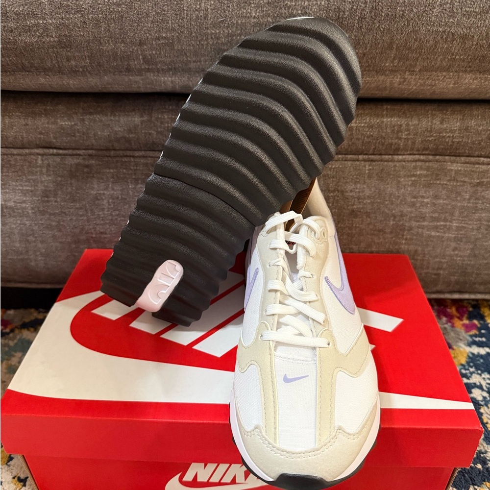 Nike Women’s Air Max Dawn “Light Bone Purple Dawn” - Picture 4 of 5